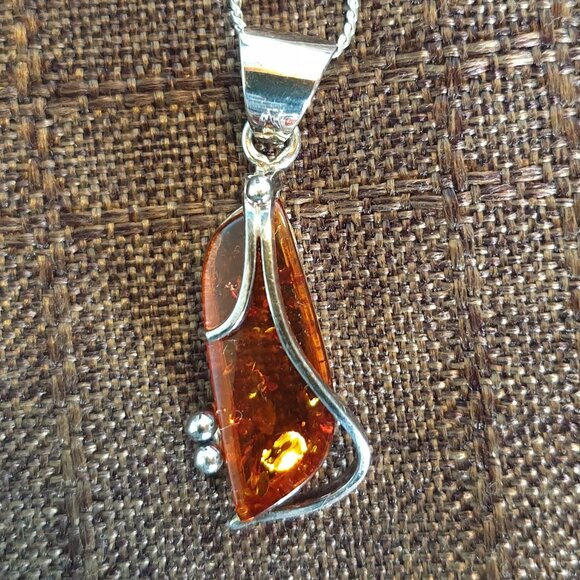 Vintage 925 Sterling Silver Genuine Honey Baltic Amber Pendant Necklace - Picture 3 of 11
